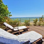 на приватному пляжі - совіньйон * Odessa