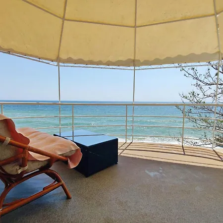 Tatil Evi на приватному пляжу - совіньйон 2025